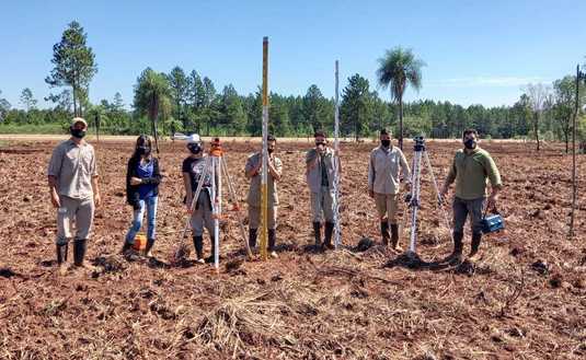 Trabajo en equipo: alumnos de la IEA Loreto, Misiones.