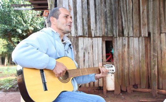 La guitarra y el optimismo: siempre presentes en la vida de Jairo. La guitarra y el optimismo: siempre presentes en la vida de Jairo.