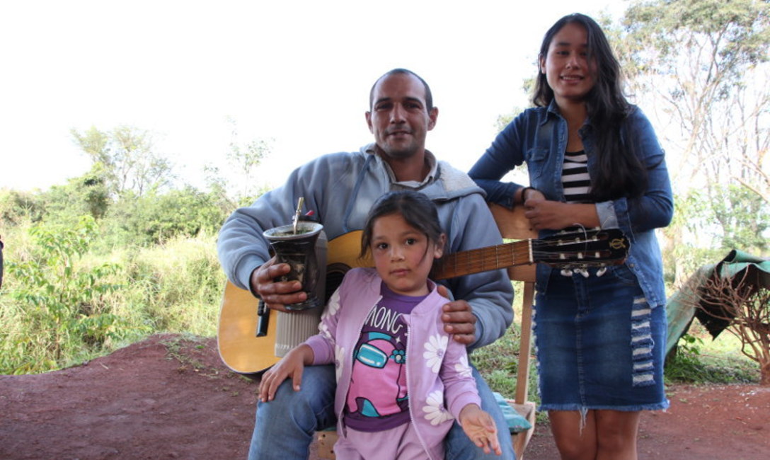 En familia; Junto a su hija Sandra y su nieta Sofía, en San José, Misiones.