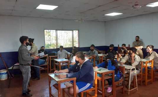 El objetivo es facilitar la permanencia de los estudiantes en las instituciones educativas y la culminación de sus estudios secundarios y universitarios. El objetivo es facilitar la permanencia de los estudiantes en las instituciones educativas y la culminación de sus estudios secundarios y universitarios.