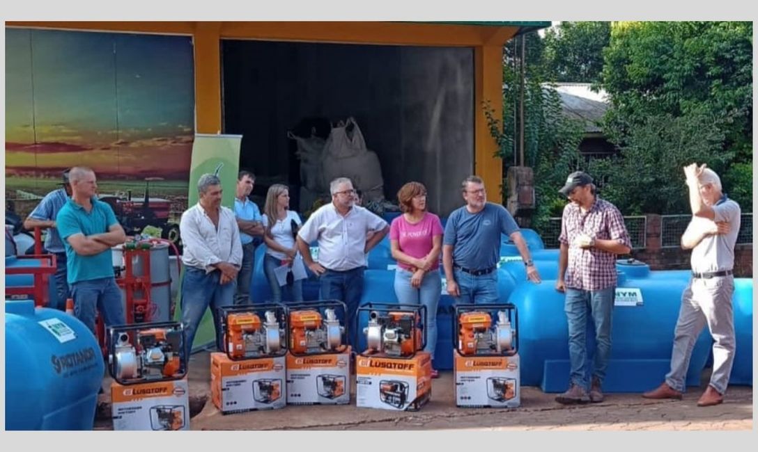 Imagen de El INYM entreg&oacute; otros 19 tanques de agua y 20 motobombas a productores en Salto Encantado