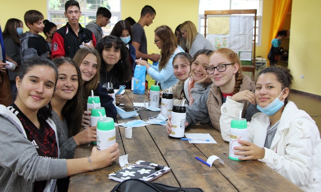 Imagen de Casi 90 alumnos de la EFA de Los Helechos estudian con el Mate en la Escuela
