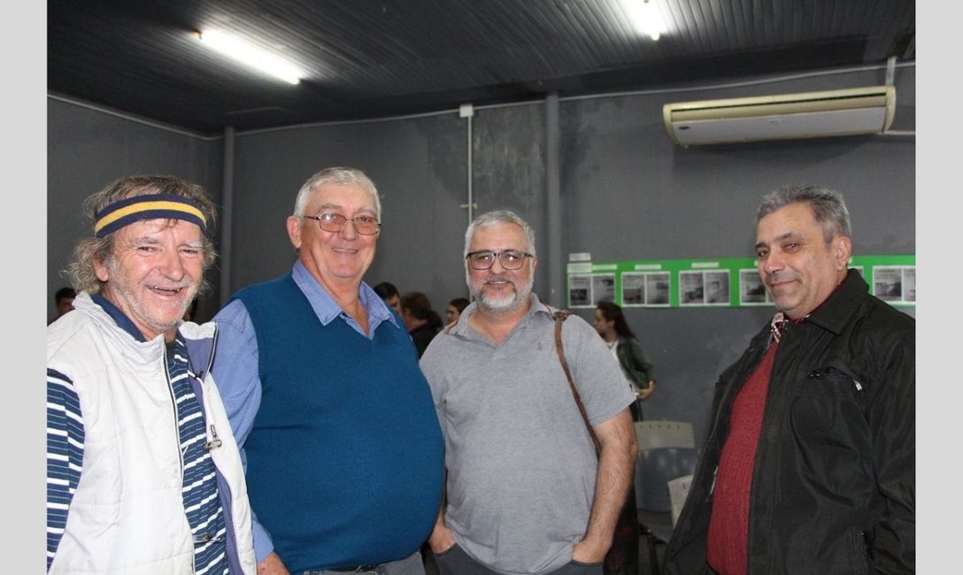 Juan Tarasiuk, Waldemar Lisneski, Claudio Hacklander y Nelson Dalcolmo, presentes en la charla por los 20 años del tractorazo.