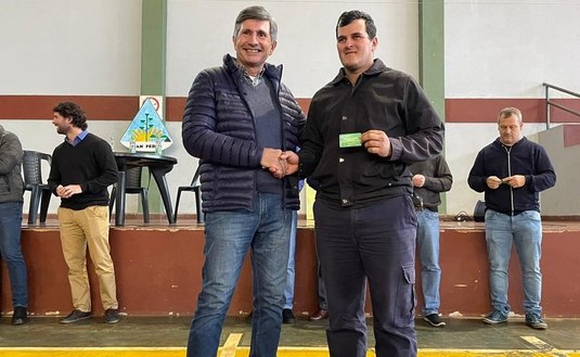 Imagen de En San Pedro, 350 productores recibieron sus carnets de Cobertura de Salud Yerbatera Imagen de En San Pedro, 350 productores recibieron sus carnets de Cobertura de Salud Yerbatera