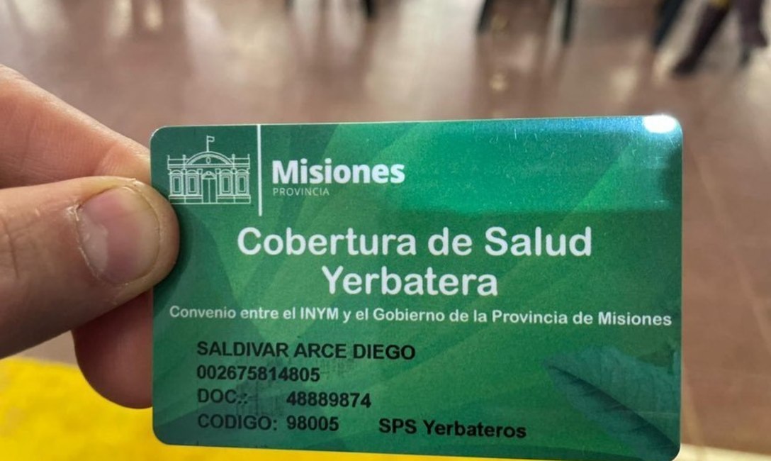 Imagen de En San Pedro, 350 productores recibieron sus carnets de Cobertura de Salud Yerbatera