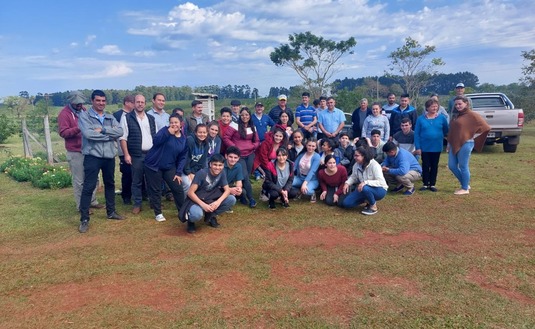 Imagen de Cómo fertilizar el yerbal y mitigar efectos del clima, en la jornada técnica en Azara