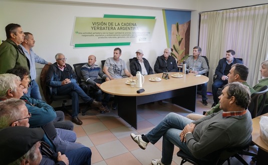 Imagen de Reunión con el ministro de Hacienda de Misiones y cooperativas por líneas de financiamiento Imagen de Reunión con el ministro de Hacienda de Misiones y cooperativas por líneas de financiamiento