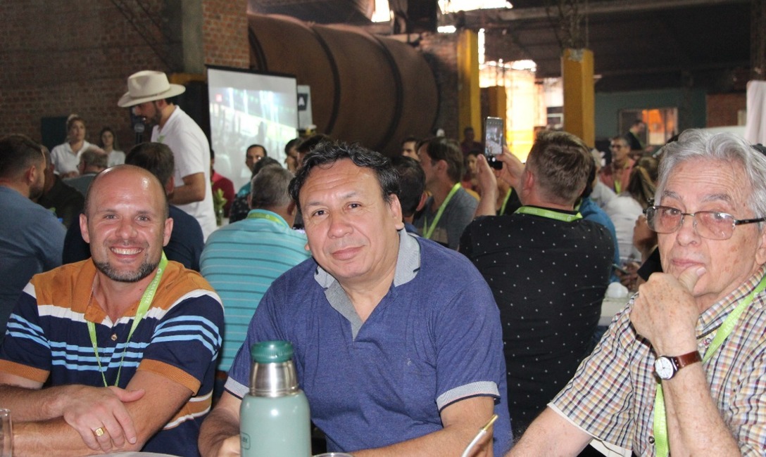 Marcelo Stockar ex director del INYM por Cooperativas, junto a Ricardo Maciel, vice presidente del INYM y Roberto Buser, presidente de REnatre.