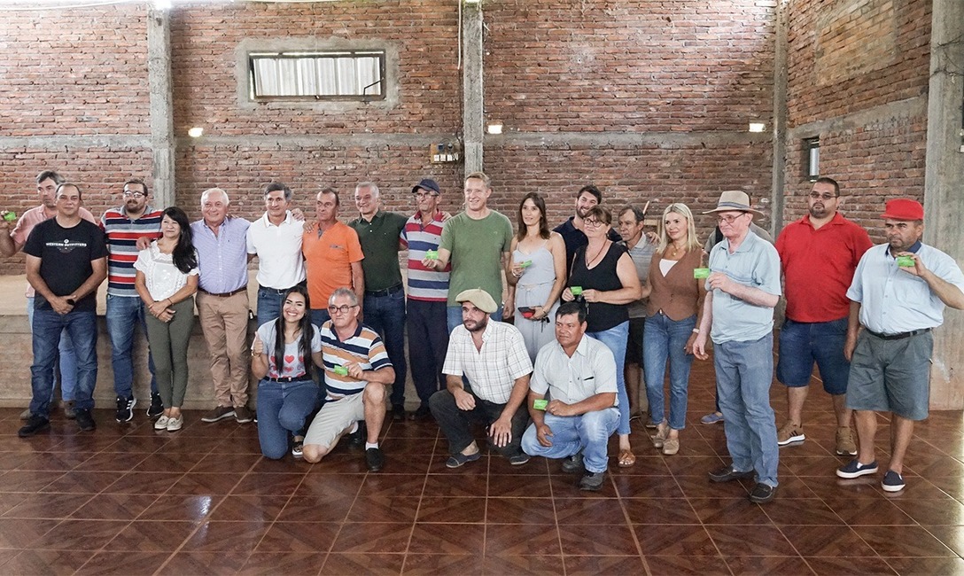 Imagen de Productores de Gobernador Roca recibieron sus carnets de cobertura de salud Imagen de Productores de Gobernador Roca recibieron sus carnets de cobertura de salud