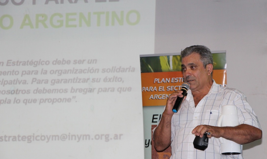 Nelson Dalcolmo, director por la Producción del Instituto Nacional de la Yerba Mate .
