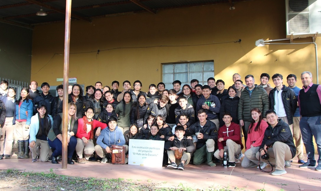 Imagen de El Mate en la Escuela, junto a estudiantes de ERAGIA-UNNE, en Corrientes