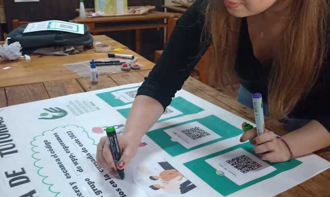 Imagen de Tania y Gustavo, a punto de recibirse como Ingenieros Agr&oacute;nomos tras estudiar con becas del INYM
