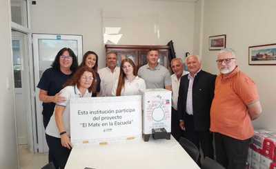 Imagen de Estudiantes de El Mate en la Escuela recibieron un dispenser de agua caliente