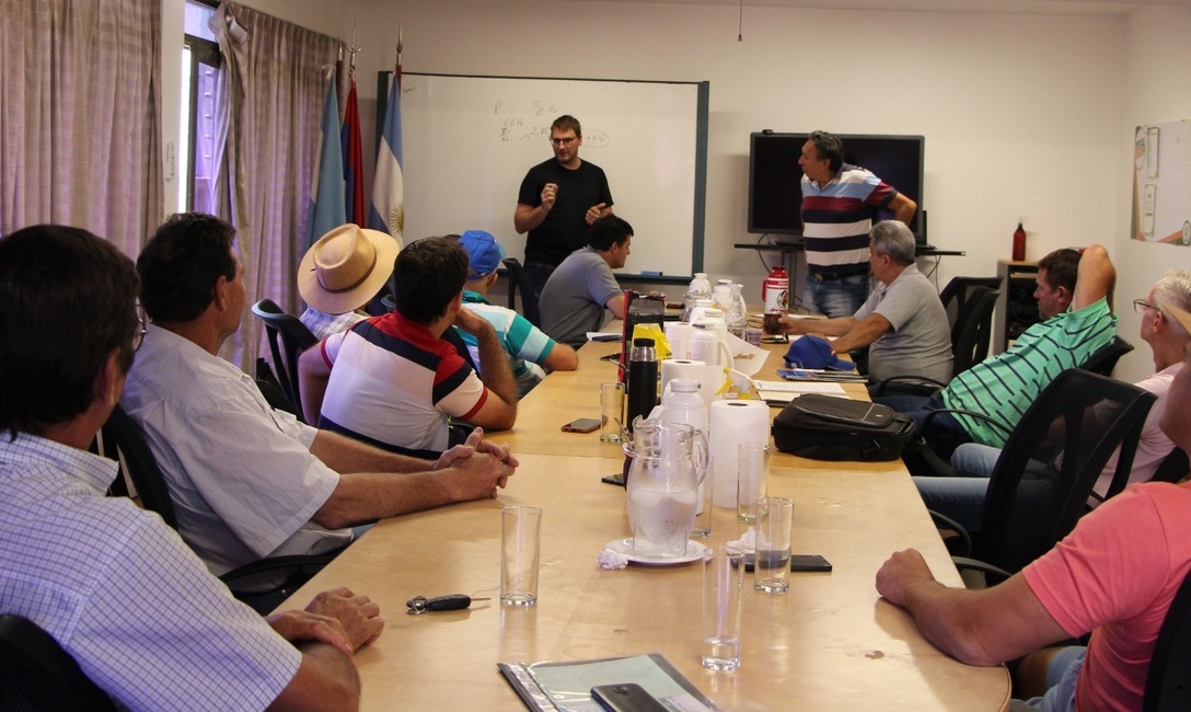 Imagen de Reuni&oacute;n con referentes yerbateros