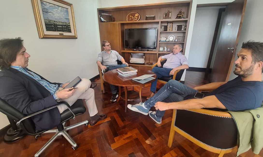 Magnano, Boscher, Vallejos y Sartori en la reunión en CONINAGRO