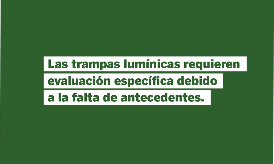 Imagen de Trampas lum&iacute;nicas para identificar posibles plagas en yerbales