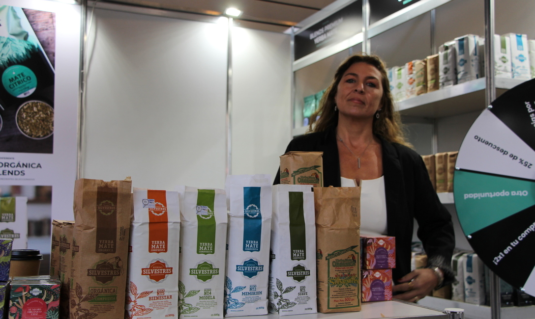 Patagonia y Hierbas Silvestres, de Timos S.A., es yerba mate en hojas con agregado de hierbas, flores, especias y frutas naturales.