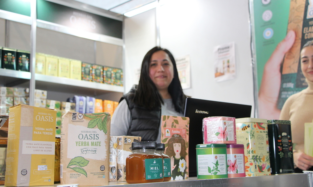 Hierbas del Oasis ofrece yerba orgánica certificada, de cosecha limitada y en envase compostable