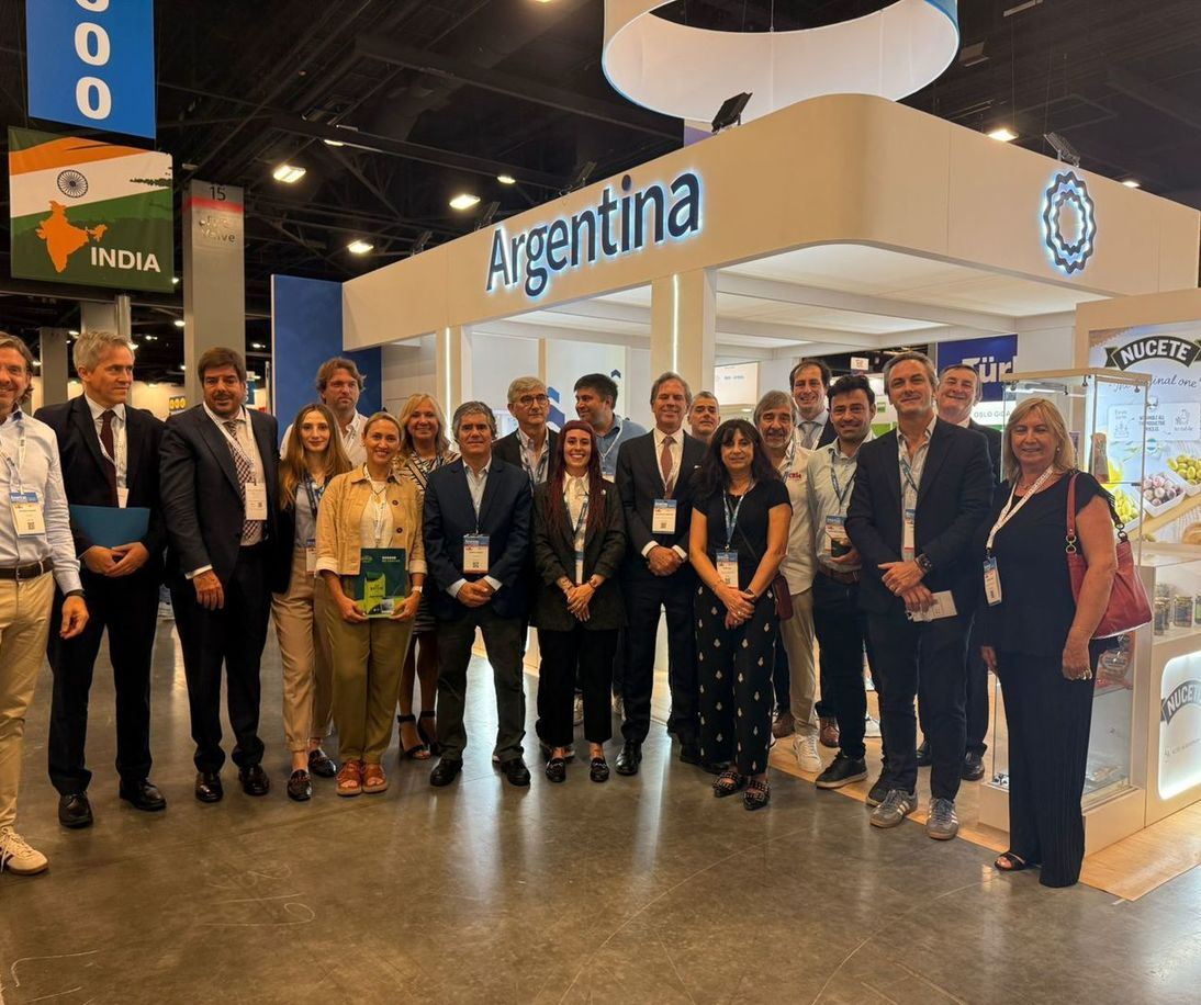 Imagen de Empresas y cooperativas yerbateras evaluaron como positiva y exitosa su participación en Americas Food and Beverages, en Miami