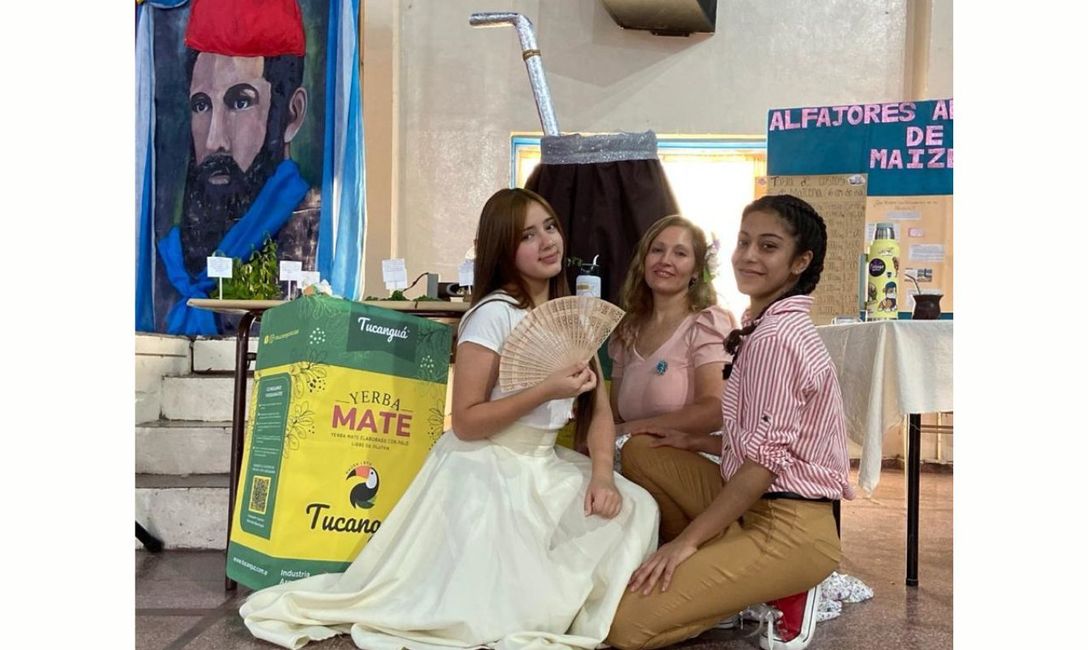 En el Día de la Tradición, los estudiantes de la EPA N 11, vestidos con ropas típicas. En el Día de la Tradición, los estudiantes de la EPA N 11, vestidos con ropas típicas.