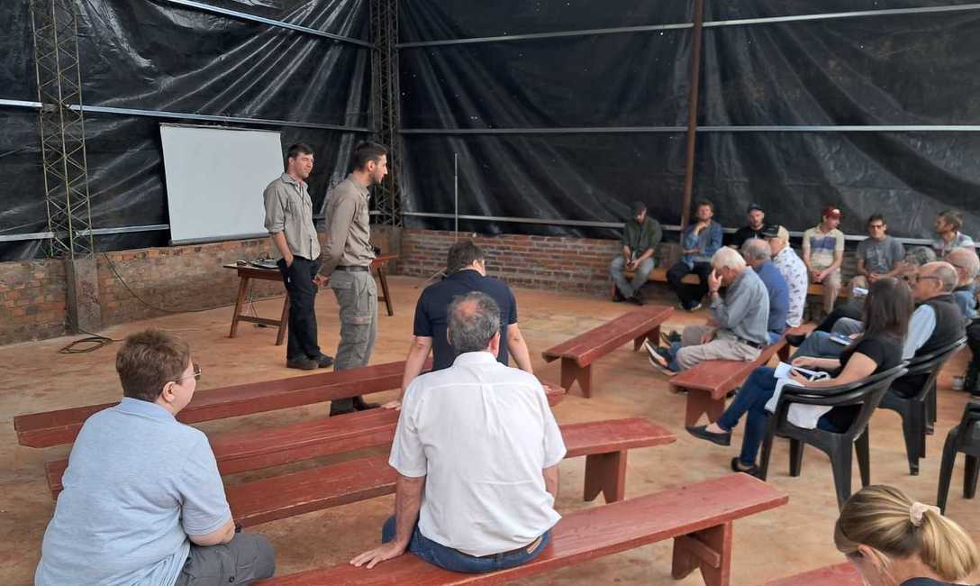 Imagen de Capacitación del SEY sobre plagas y enfermedades en yerba mate con productores de Oberá Imagen de Capacitación del SEY sobre plagas y enfermedades en yerba mate con productores de Oberá