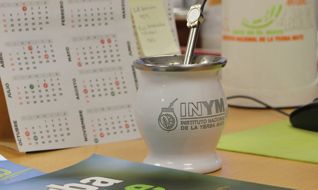 Imagen de El INYM abrió la inscripción a becas secundarias y universitarias, destinadas a hijos de productores y trabajadores del sector yerbatero Imagen de El INYM abrió la inscripción a becas secundarias y universitarias, destinadas a hijos de productores y trabajadores del sector yerbatero
