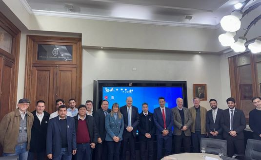 Imagen de Reuni&oacute;n con el Ministro de Desregulaci&oacute;n y Transformaci&oacute;n del Estado, y el Secretario de Agricultura, Ganader&iacute;a y Pesca de la Naci&oacute;n