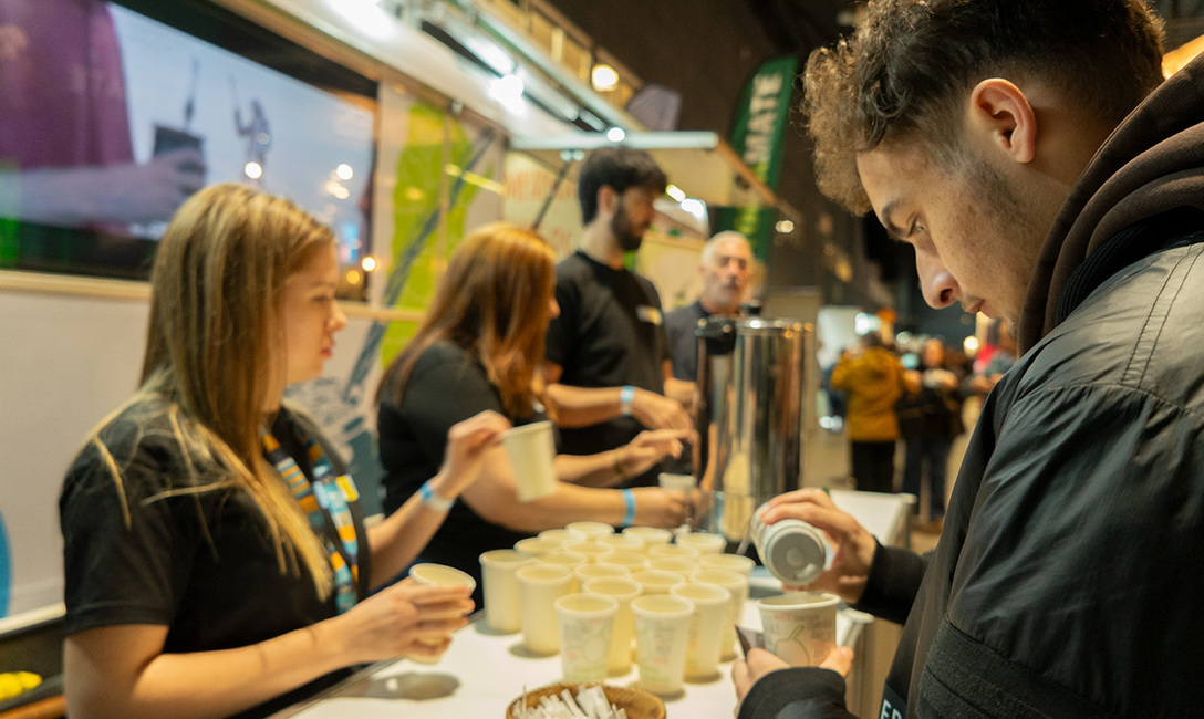 Imagen de MATEAR 2026: la yerba mate argentina en su plenitud, con miles de visitantes en la primera jornada en La Rural