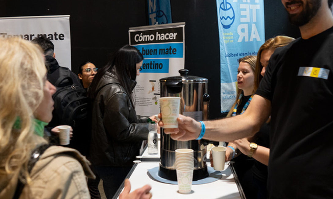 Imagen de MATEAR 2026: la yerba mate argentina en su plenitud, con miles de visitantes en la primera jornada en La Rural